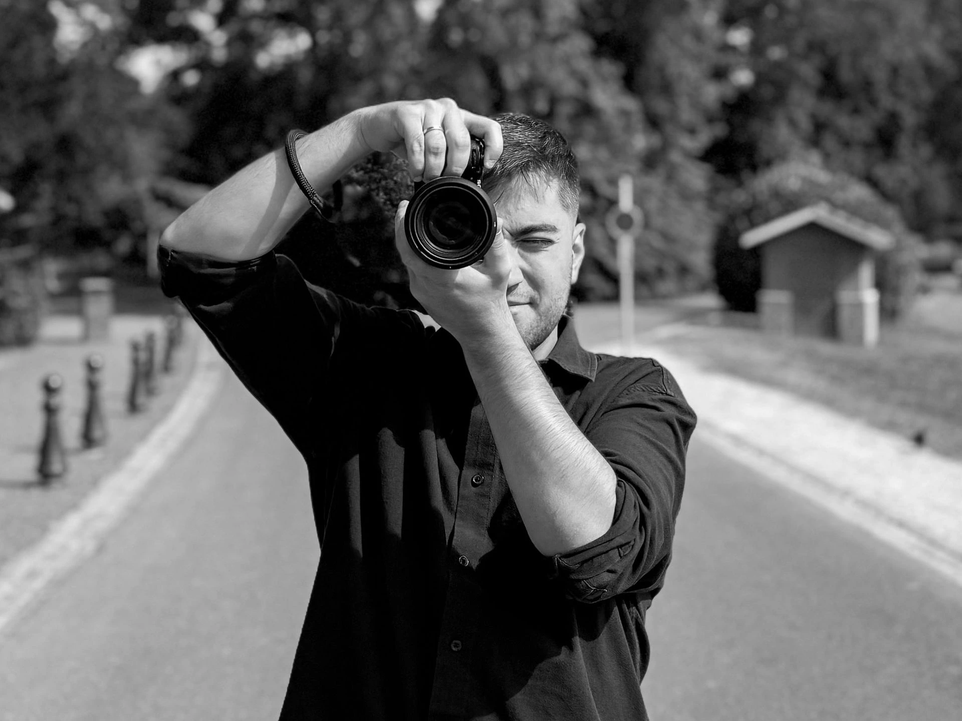 Portrait de Brian Gokas avec son appareil photo